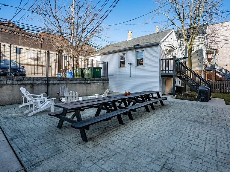 2642 N Marshfield Ave — Photo 7