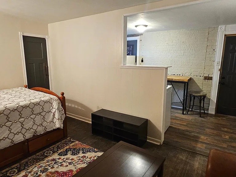 327 W 9th St #4 — Photo 9