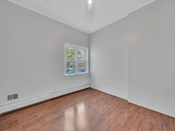 322 Webster Avenue image 9 of 15