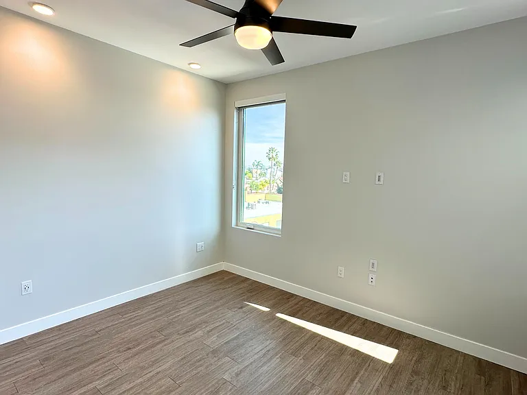 Evoc Hillcrest — Photo 43