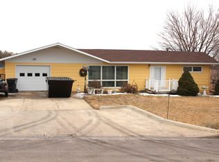 573 W 10th St, Winner, SD 57580