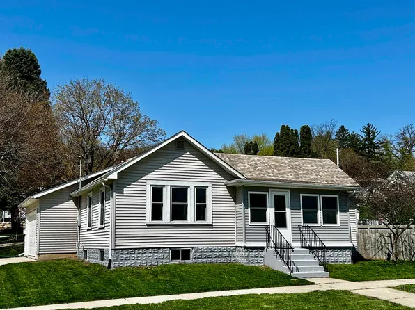 509 S Mill St, Decorah, IA 52101