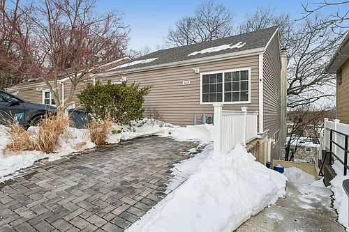60 Marwood Rd N Photo 1