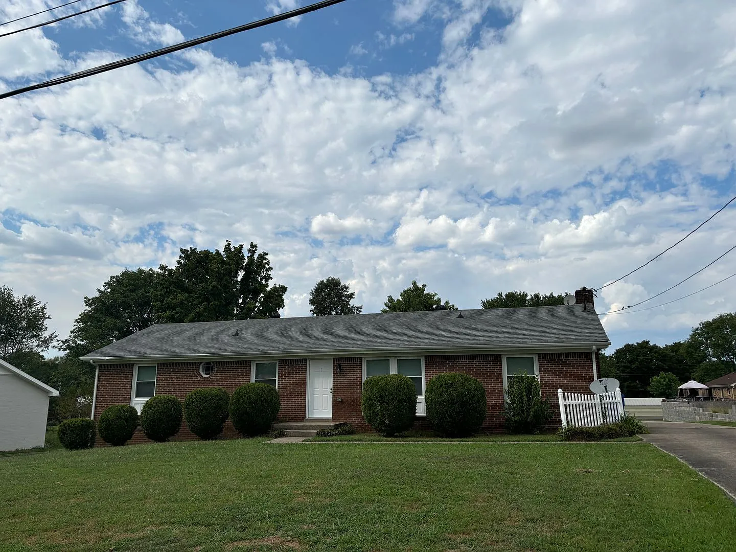 927 Kenwood Drive - Rossview Schools! — Photo 1