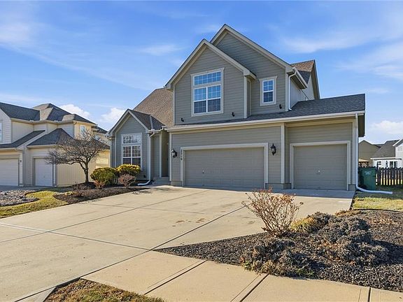 4th image of 2516 SW Current Ln