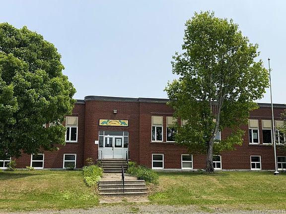 3rd image of 305 Debec Rd