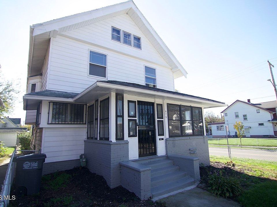 1st image of 975 Woodland Ave