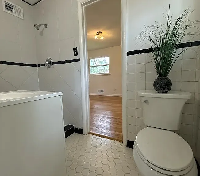2407 Summerland Dr — Photo 11