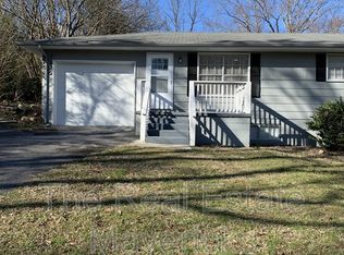 409 Longview Dr, Rossville, GA 30741