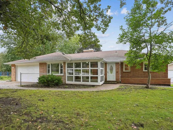 1921 Brookside Dr, Cedar Falls, IA 50613