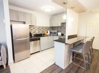 190 Smith Apartment Suites, Winnipeg, MB R3C 1J8