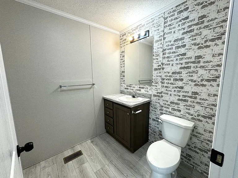 Westbridge Manor — Photo 37