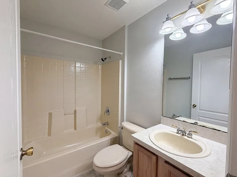 1367 Wildberry Ln — Photo 4