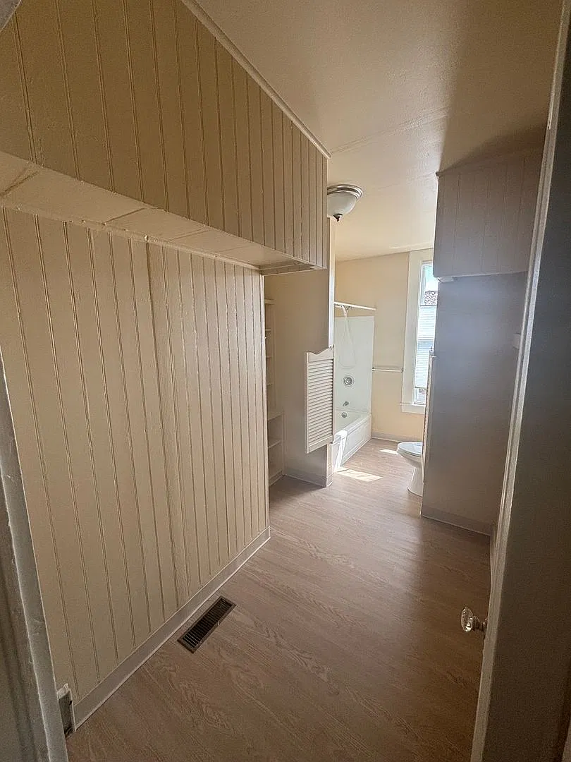 Historic 3-bedroom, 1-bathroom home with bonus office — Photo 4