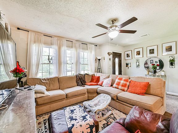 4th image of 607 Honeysuckle Dr
