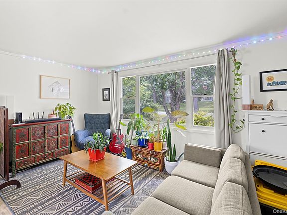 4th image of 44 Woods Road