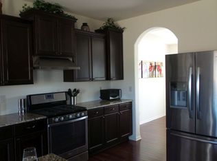 10060 S Chelsea Lee Ct, Oak Creek, WI 53154