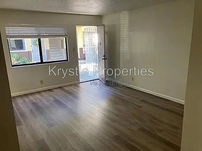 135 W F St — Photo 3