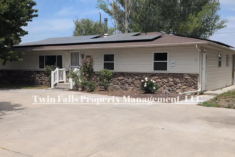 3073 Vickie Ln — Photo 3