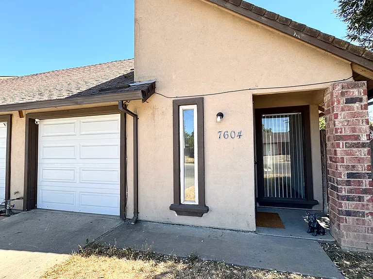 7604 Loucreta Dr — Photo 1