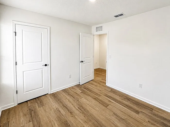 8662 Elmo Rd — Photo 32