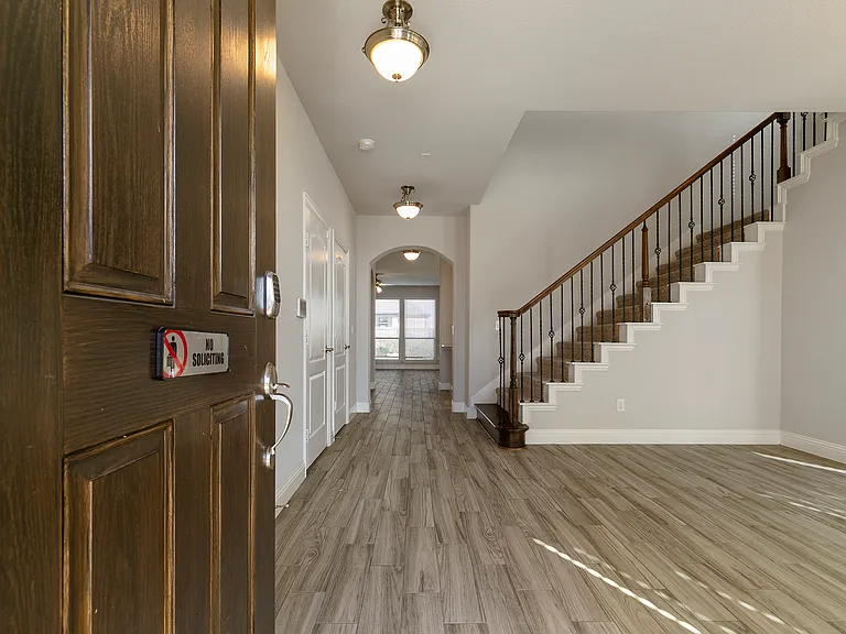 1113 Granger Dr — Photo 5