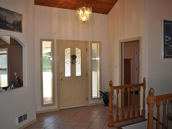 2nd image of 82 Diamond Dr