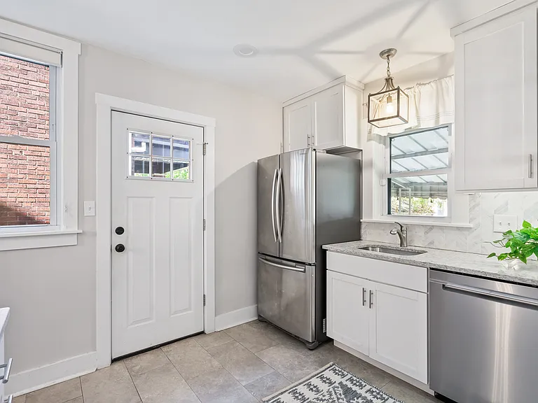 215 Main St — Photo 16
