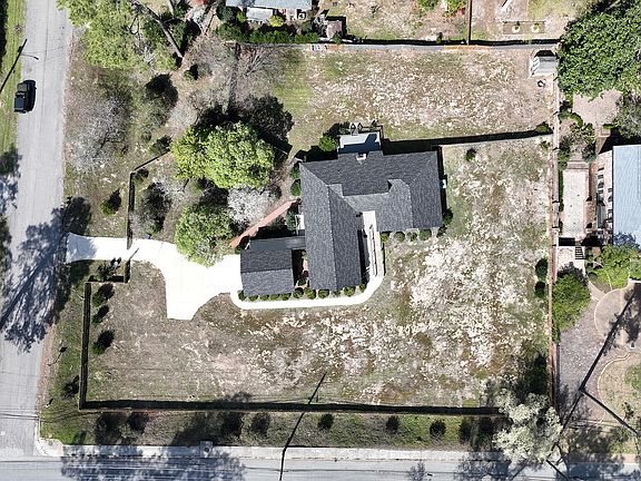 4th image of 3075 Walton Way