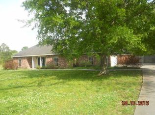 1062 Bonnie Ln, Breaux Bridge, LA 70517
