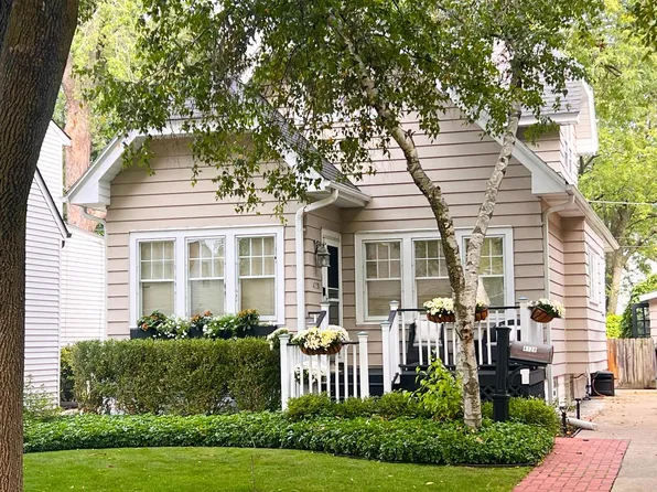 4728 North Berkeley BOULEVARD, Milwaukee, WI 53211