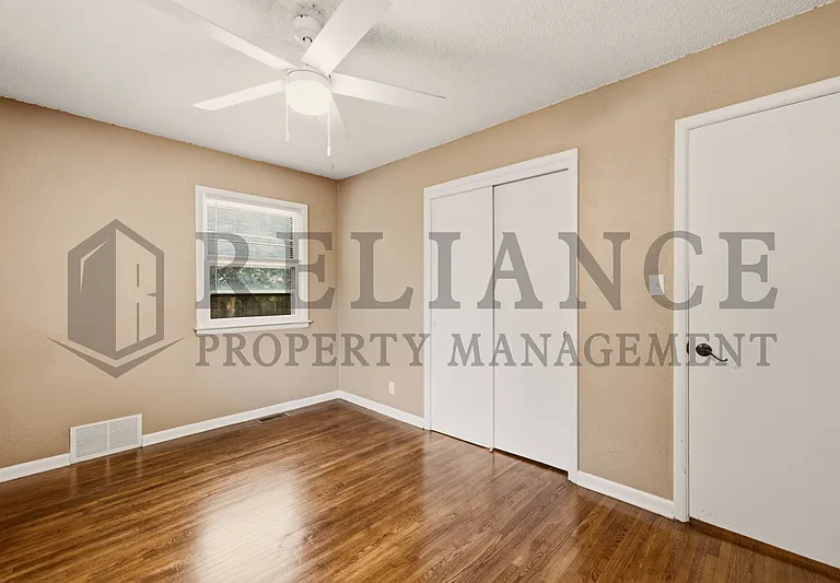 2103 W Columbine Ln — Photo 30