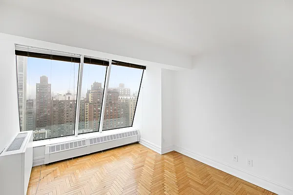 Rented by Essence Realty LLC | media 8