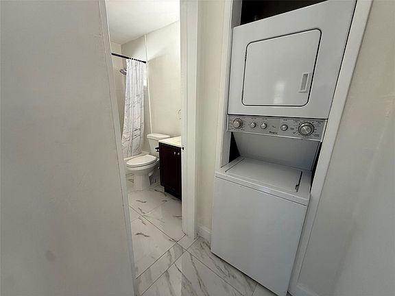 4th image of 421 NE 11th St #1