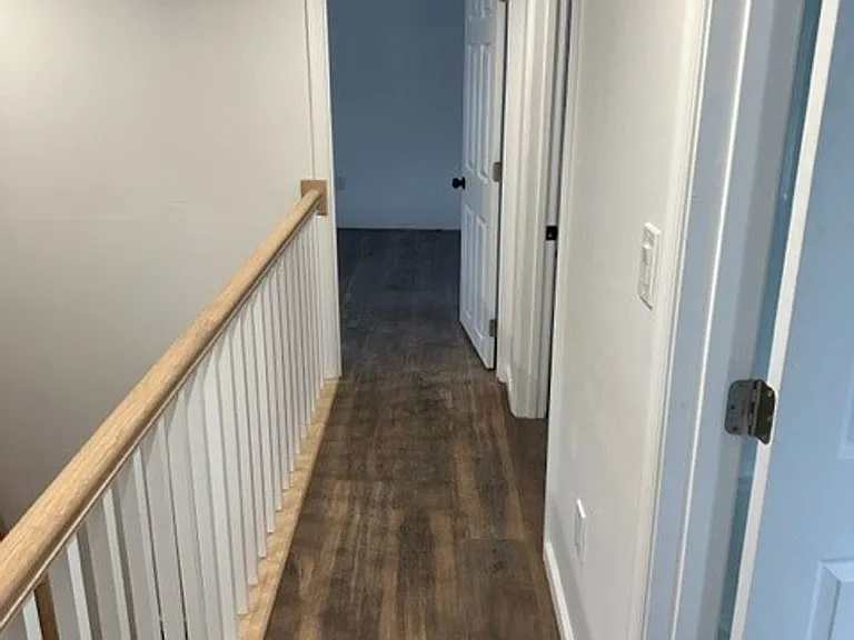 129 E Market St — Photo 15
