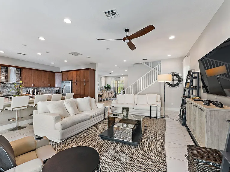 1077 Faulkner Ter — Photo 15
