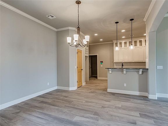 4th image of 901 NW 189th Cir