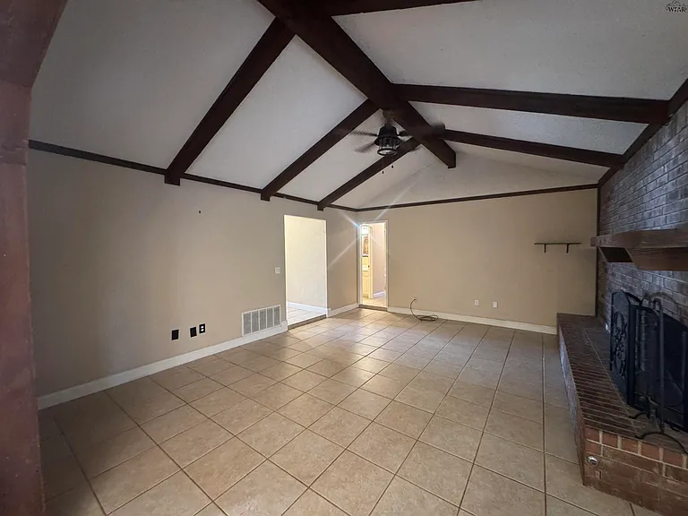 2113 Selma Dr — Photo 5