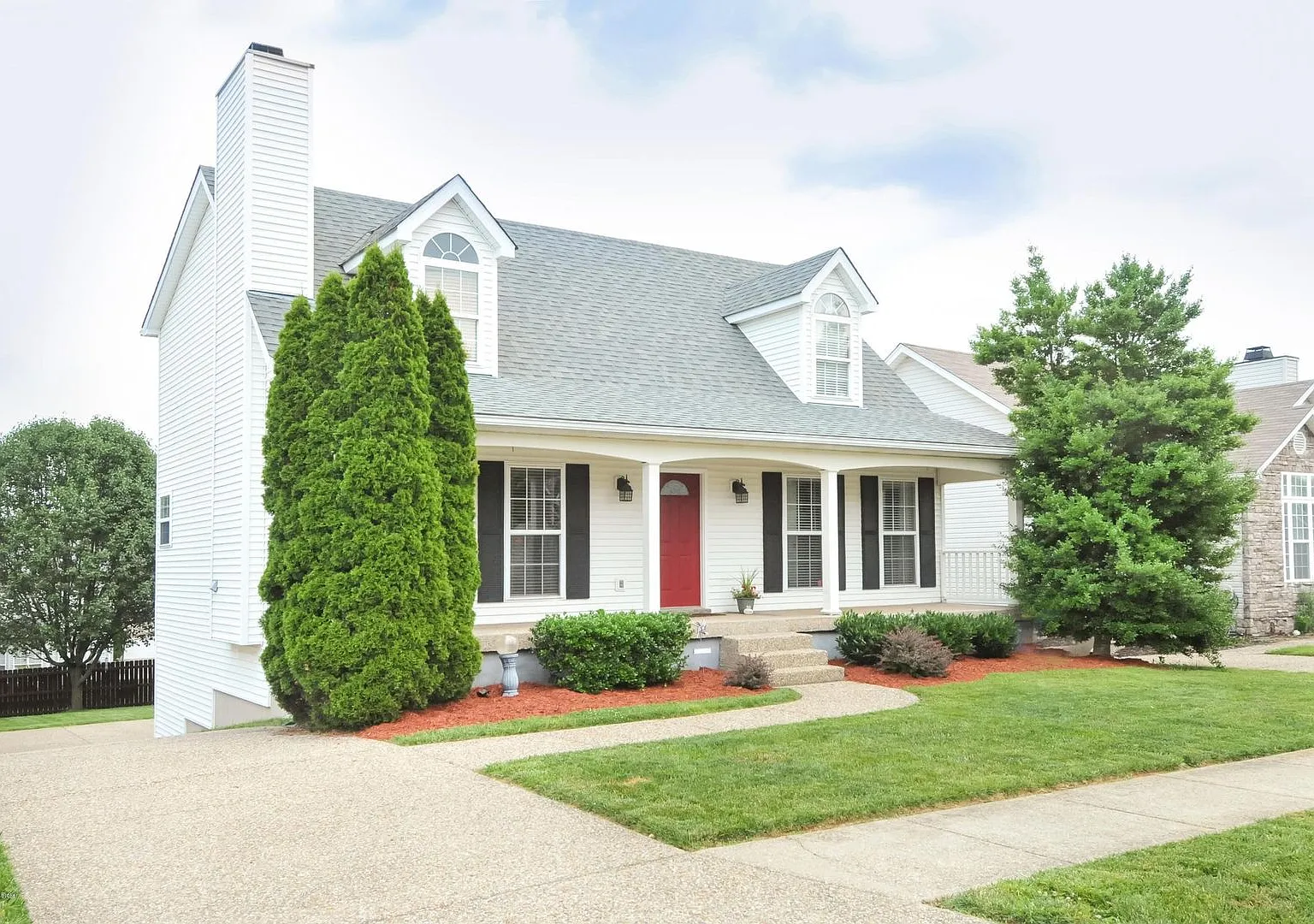 1.5 story, 3 bedroom Silver Creek home with walk-out basement and 2-car garage — Photo 2