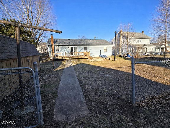 5th image of 607 Maple St