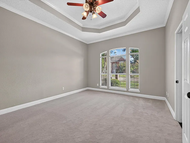 11613 Alexandria Dr — Photo 13