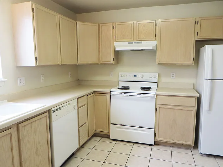 2216A Katy Ln — Photo 6