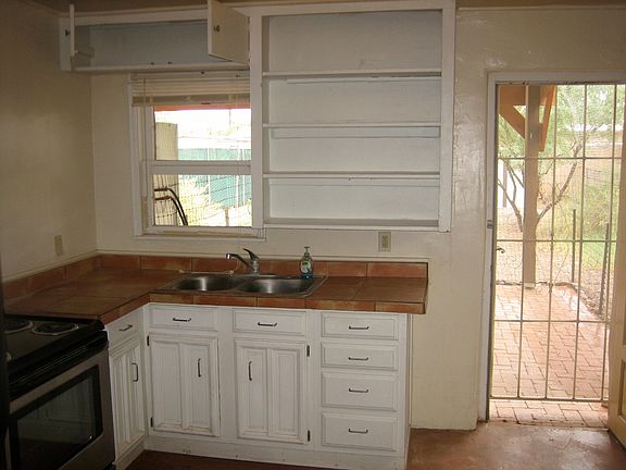 3rd image of 814 N Cherokee Ave Unit 1