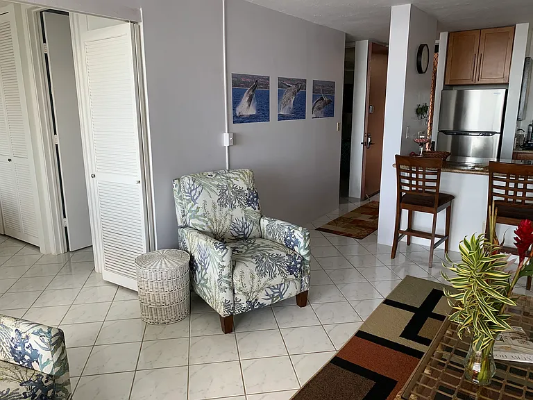 Sitting area with 2 lounger chairs & hall towards 2nd bedroom, guest bathroom & entrance to the unit.