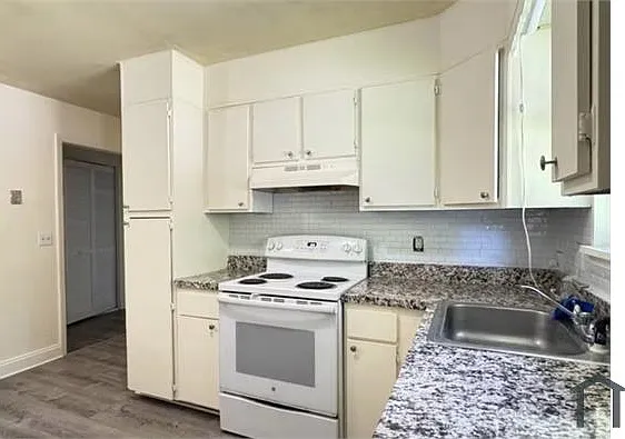 3 bed, 1033 sqft, $1,700 — Photo 1