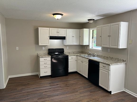 2nd image of 2955 Normandy Dr