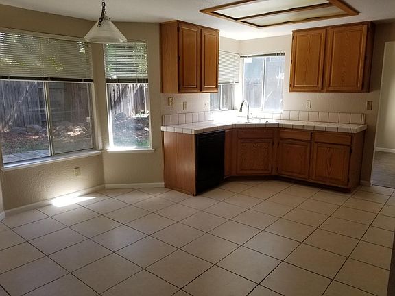 Large Kitchen with Breakfast Nook
