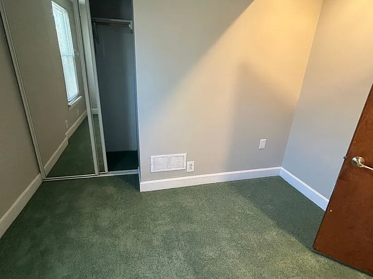 909-911 Connecticut — Photo 18