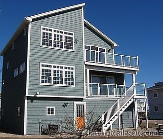 1st image of 17 Rosewood Ave