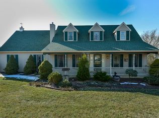 3 Edgewood Dr, Lititz, PA 17543